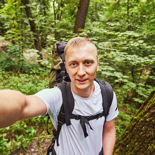ID Forest - cheerful guy taking selfie in green forest krjbfg8